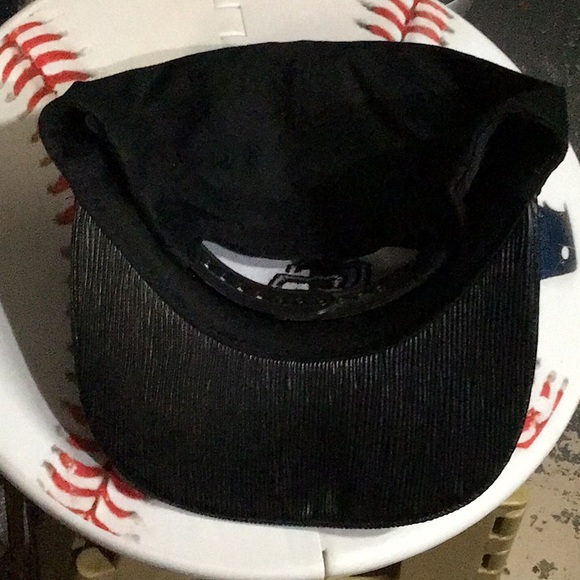 San Francisco Giants Men’s Black Tonal SnapBack Baseball Hat Cap - Picture 2 of 3